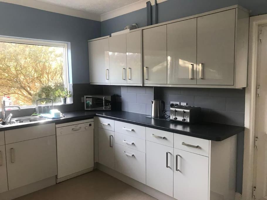 פול Spacious 5 Large Bedroom Victorian House - Beach 2 Miles מראה חיצוני תמונה
