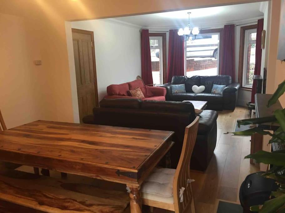 פול Spacious 5 Large Bedroom Victorian House - Beach 2 Miles מראה חיצוני תמונה