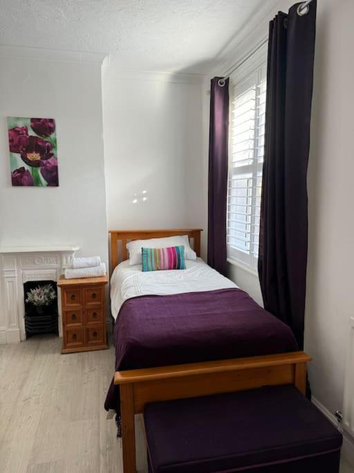 פול Spacious 5 Large Bedroom Victorian House - Beach 2 Miles מראה חיצוני תמונה