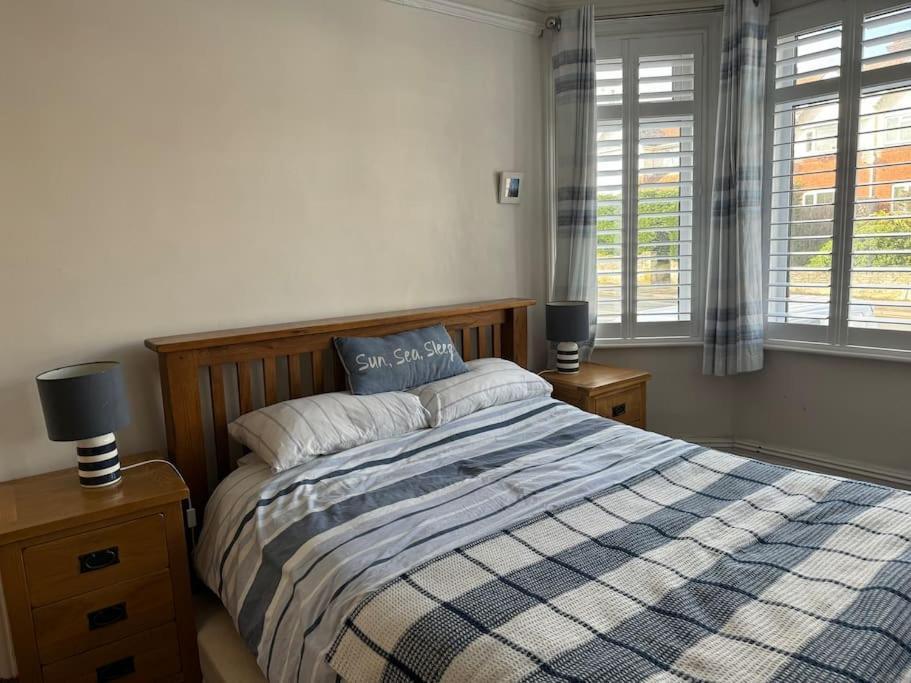 פול Spacious 5 Large Bedroom Victorian House - Beach 2 Miles מראה חיצוני תמונה